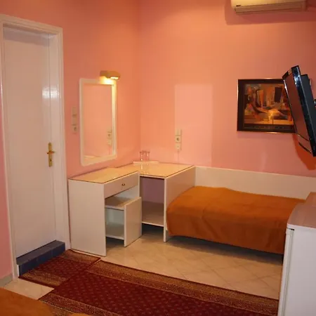 αύρα Ξενοδοχείο 2*