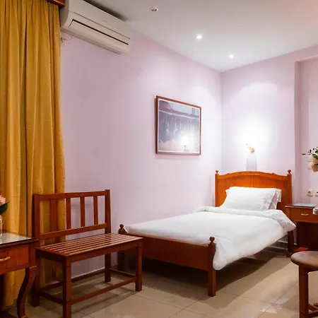 Hotel Avra 2*
