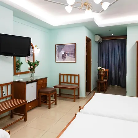 Hotel Avra