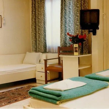 Hotel Avra 2*